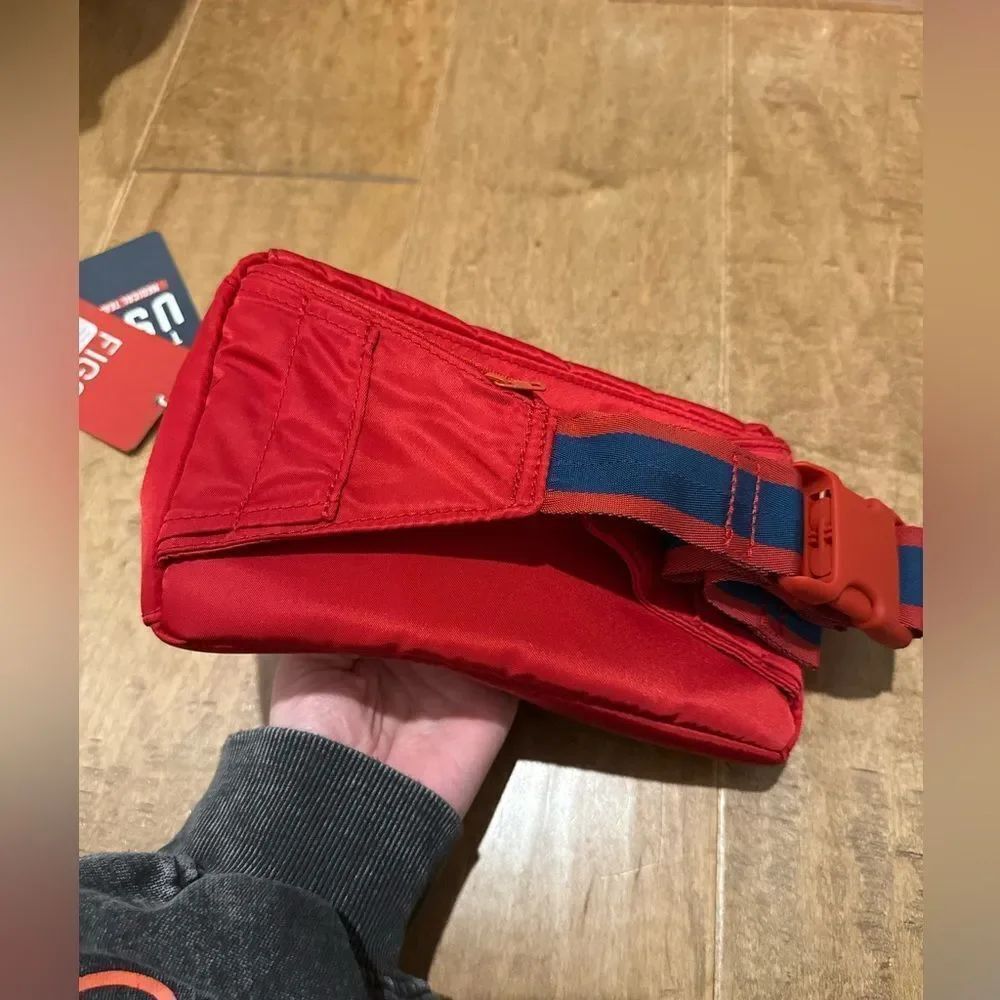 NWT FIGS X TEAM USA BELT BAG - Picture 3 of 4